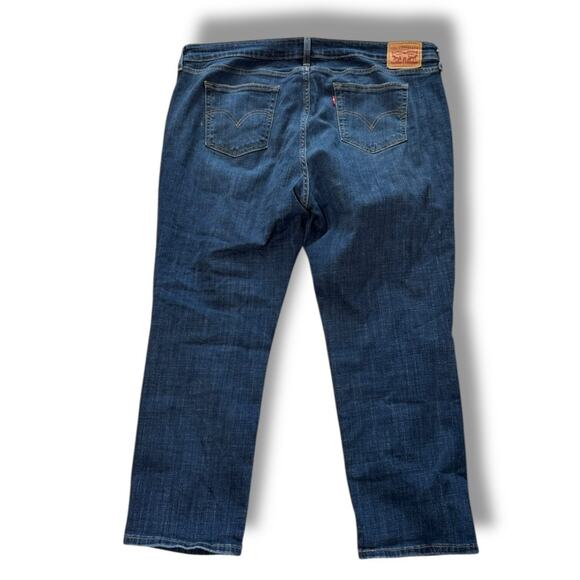 Levi’s Boyfriend Distressed Jeans in Medium Wash - Picture 4 of 5